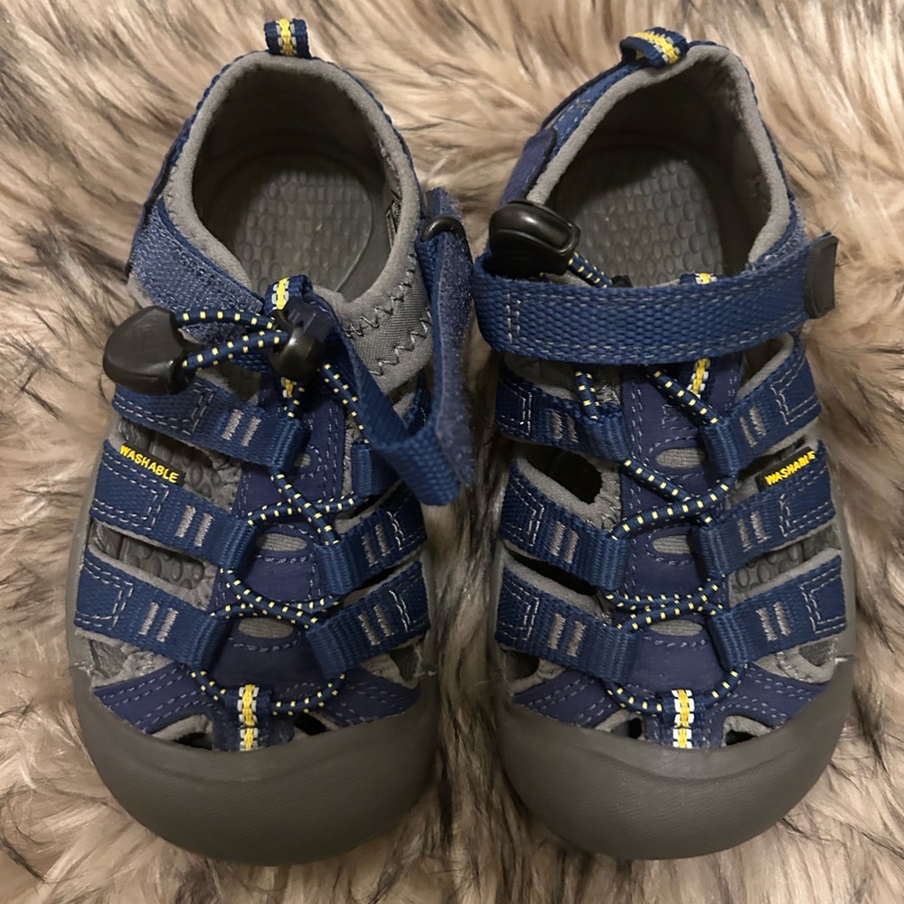 Keens toddler boys